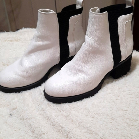 Mia Boots - Picture 1 of 6